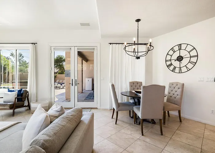 Shadow Mountain Retreat- Perfect Location Pool Games Hikers Retreat Holiday home