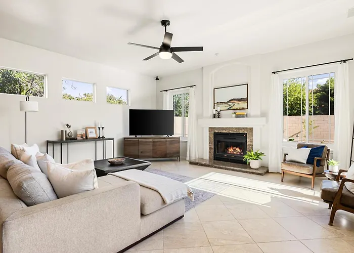 Shadow Mountain Retreat- Perfect Location Pool Games Hikers Retreat Holiday home Phoenix